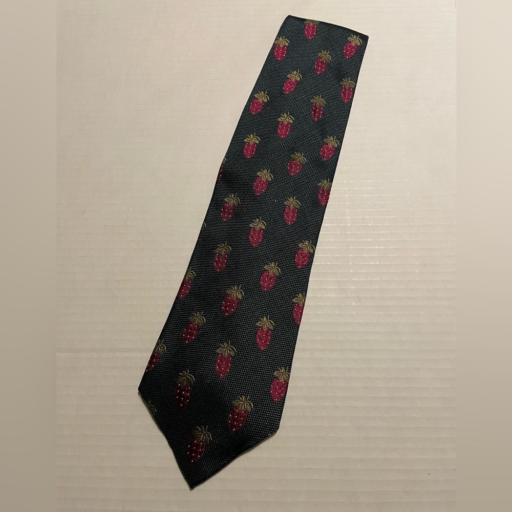 Audrey Buchner Men’s Hunter Green Strawberry Silk Necktie
